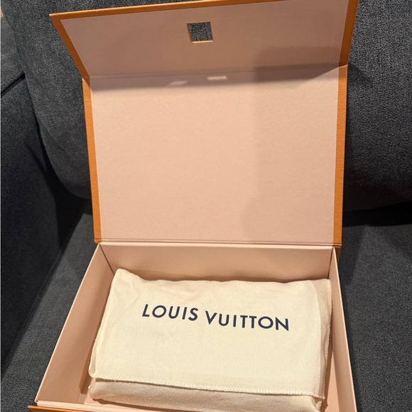 Louis Vuitton Black Monogram Crossbody Bag - Picture 14 of 15